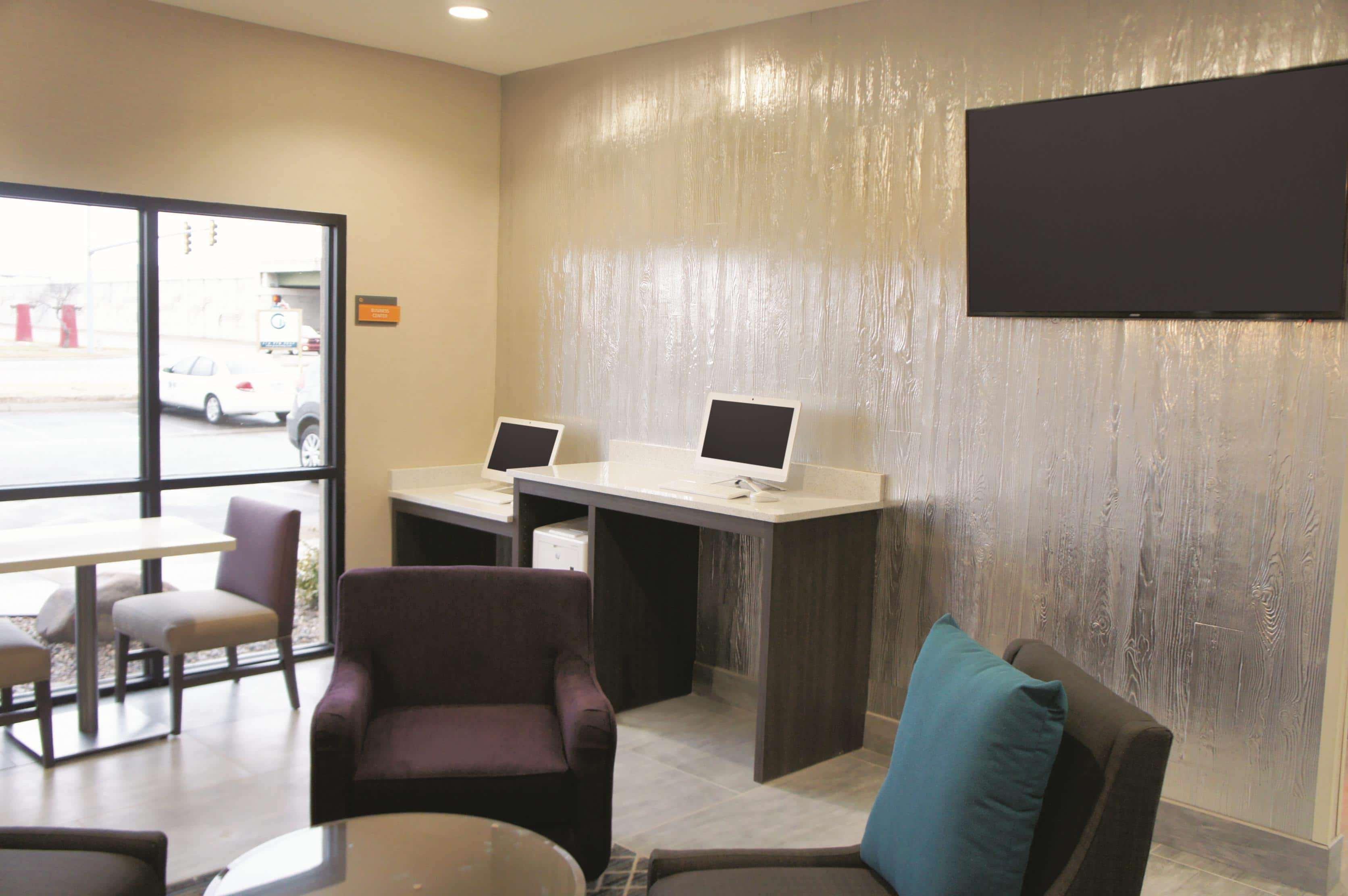 La Quinta By Wyndham Wichita Airport Ξενοδοχείο Εξωτερικό φωτογραφία